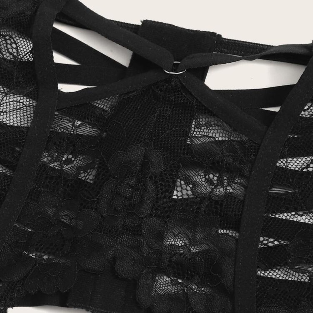 Plus Floral Lace Garter - Picture 4 of 6